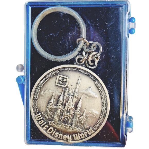 Disney Parks Vintage Pendant Keychain Walt Disney World Rare - Picture 1 of 12